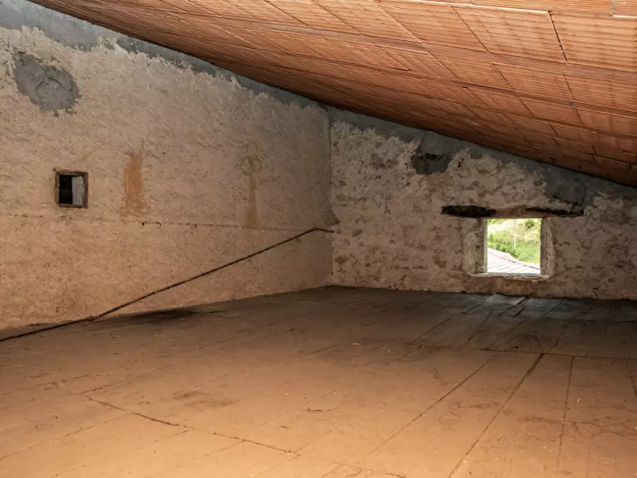 Immagine 33 di Rustico / casale in vendita  a Badia Calavena