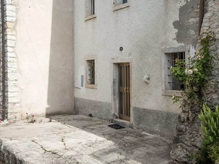 Immagine 37 di Rustico / casale in vendita  a Badia Calavena