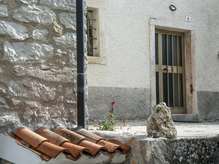 Immagine 38 di Rustico / casale in vendita  a Badia Calavena