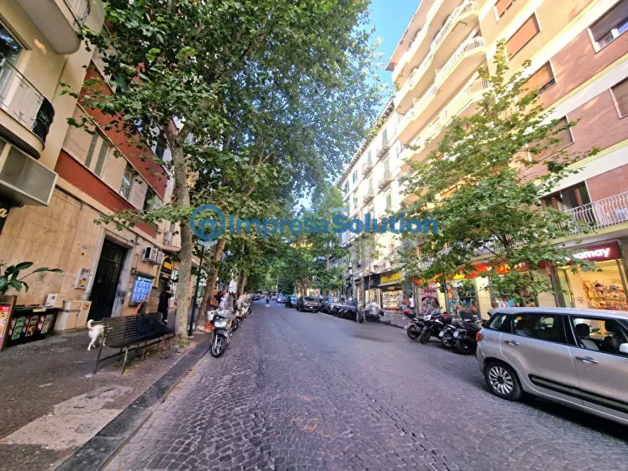 Immagine 1 di Negozio in affitto  in Via Alessandro Scarlatti a Napoli