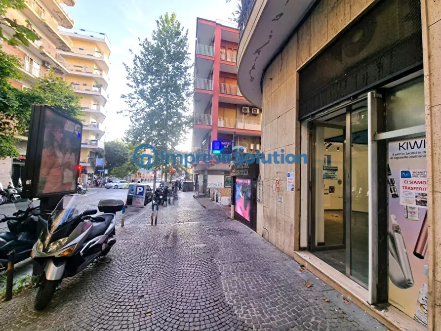 Immagine 4 di Negozio in affitto  in Via Alessandro Scarlatti a Napoli