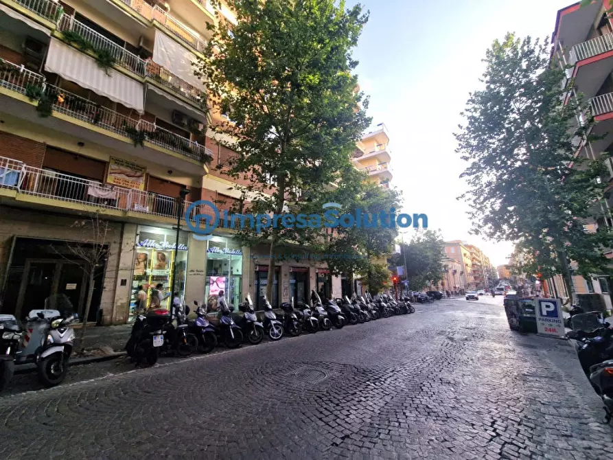Immagine 6 di Negozio in affitto  in Via Alessandro Scarlatti a Napoli