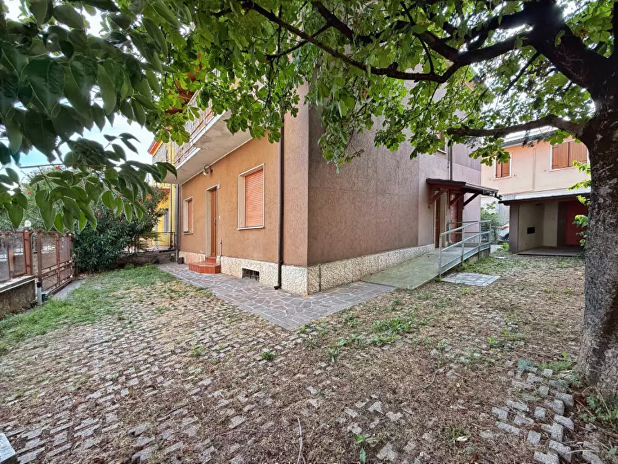 Immagine 9 di Casa bifamiliare in vendita  in via cesare lombroso 1 a San Giovanni Lupatoto