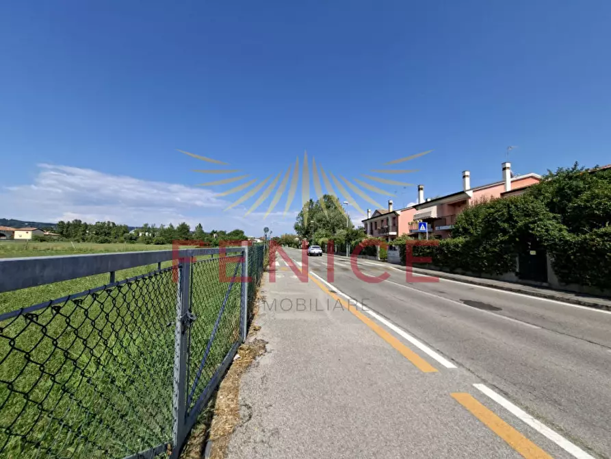 Immagine 34 di Terreno in vendita  in via feratine a Montebelluna