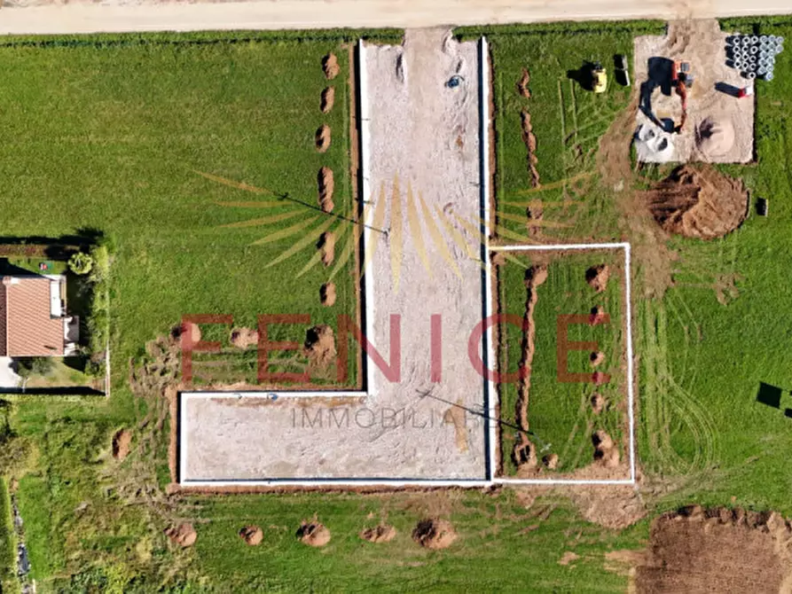 Immagine 37 di Terreno in vendita  in via feratine a Montebelluna
