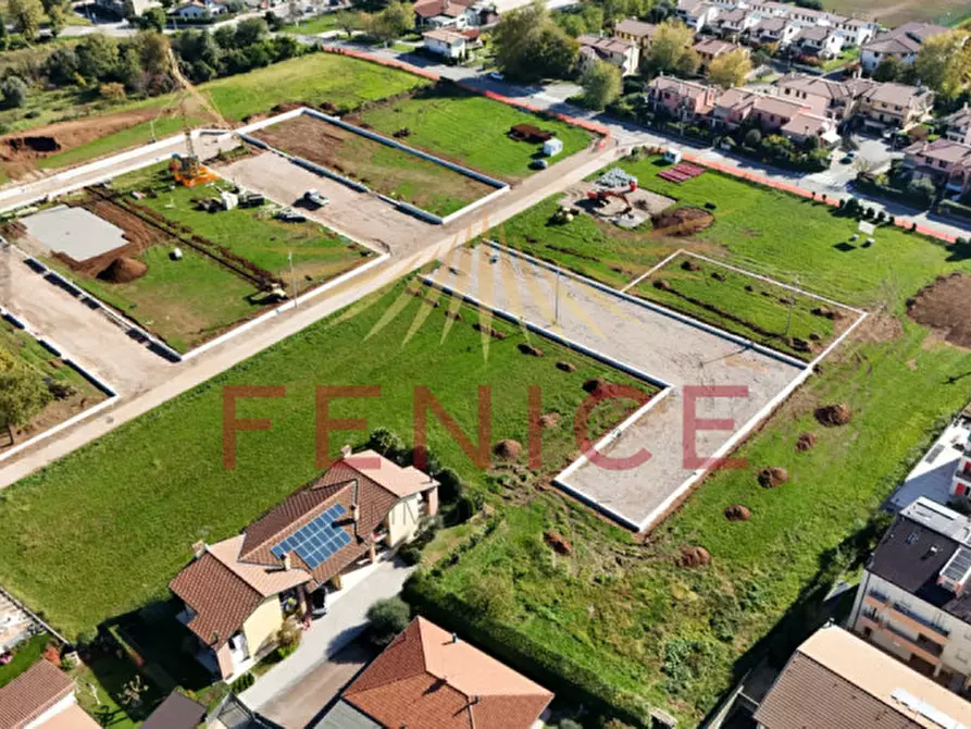 Immagine 38 di Terreno in vendita  in via feratine a Montebelluna
