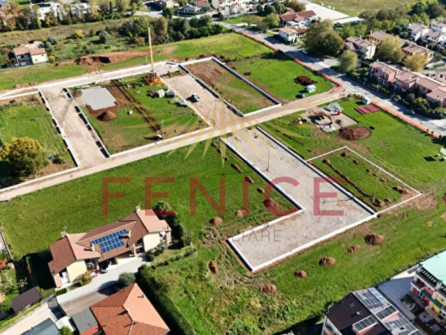 Immagine 39 di Terreno in vendita  in via feratine a Montebelluna