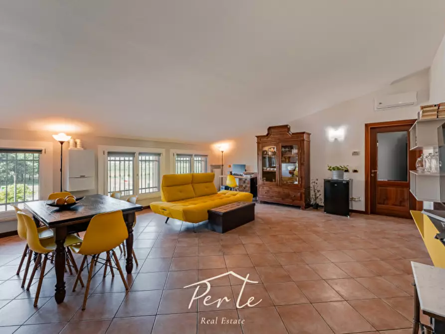 Immagine 3 di Appartamento in vendita  in Via Ferruccio Parri 20 a Curtatone