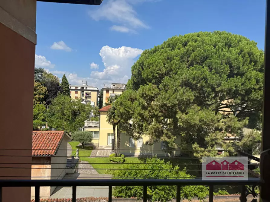 Immagine 1 di Appartamento in vendita  in Via Fratelli Albanese a Vicenza