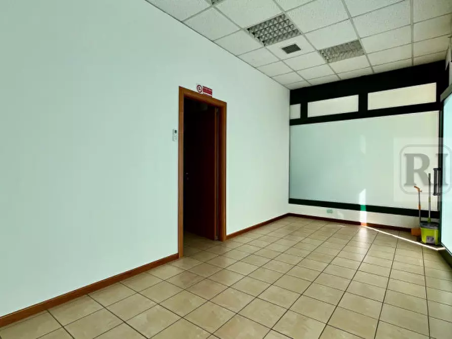 Immagine 3 di Negozio in affitto  a Limena