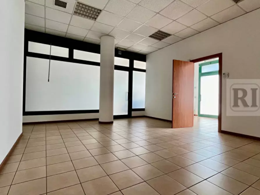 Immagine 6 di Negozio in affitto  a Limena