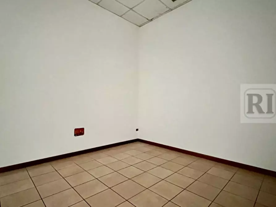 Immagine 7 di Negozio in affitto  a Limena