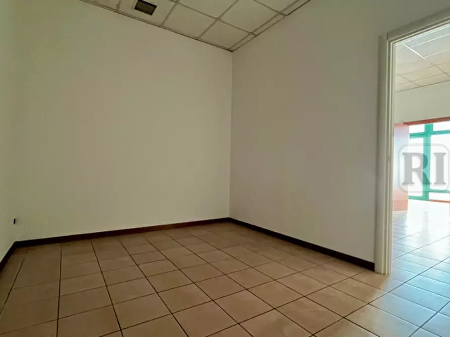 Immagine 8 di Negozio in affitto  a Limena