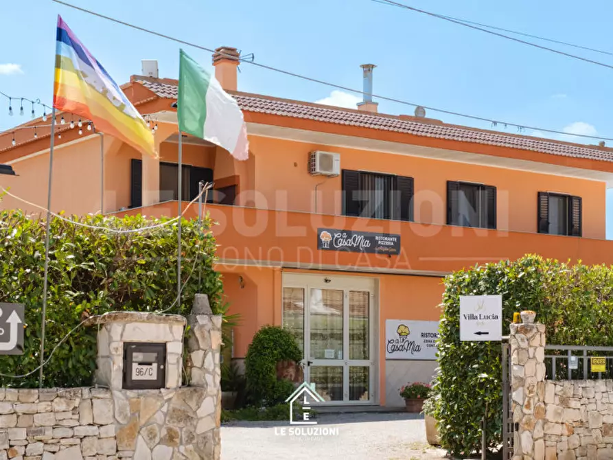 Immagine 1 di Villa in vendita  in strada vicinale cancello 96/C a Noci