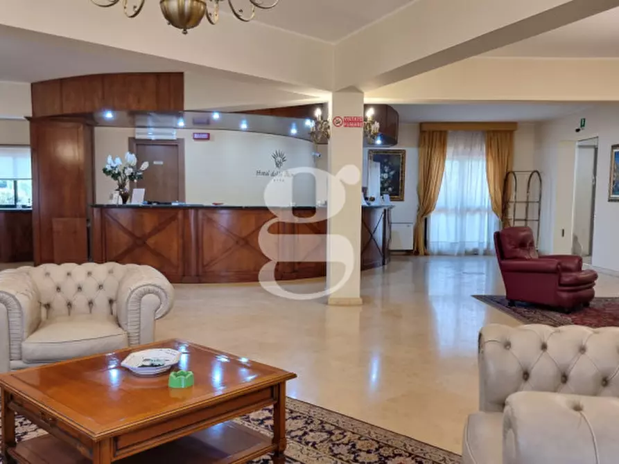Immagine 1 di Hotel in vendita  in Via Nazionale,N°264 a Falcone