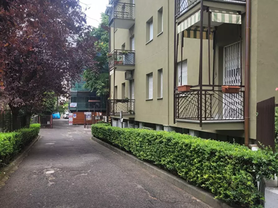 Immagine 4 di Appartamento in vendita  in Via Garegnano a Milano