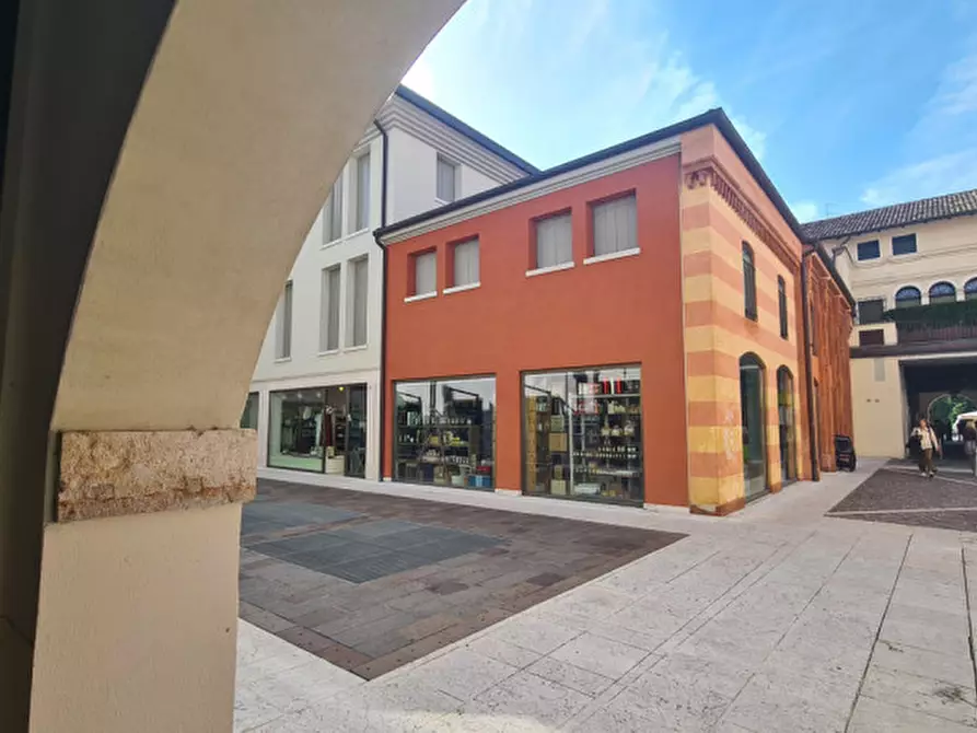 Immagine 2 di Negozio in affitto  in Piazza Giorgione a Castelfranco Veneto