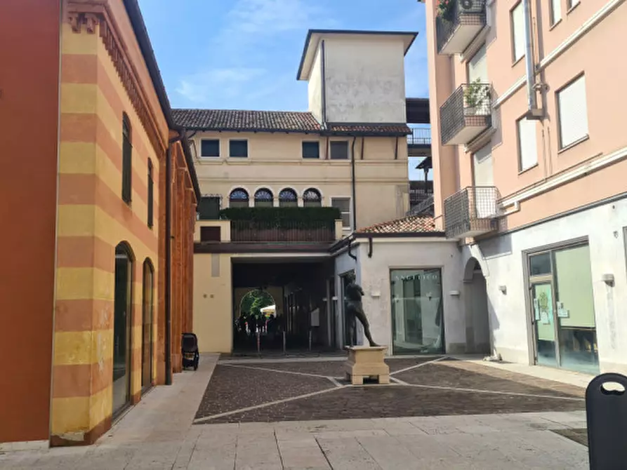 Immagine 3 di Negozio in affitto  in Piazza Giorgione a Castelfranco Veneto