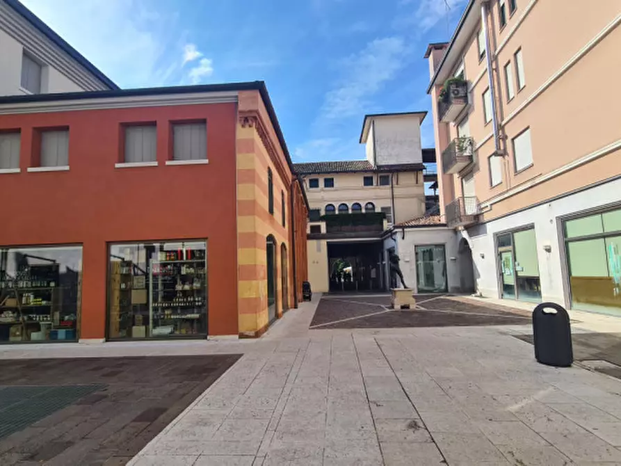 Immagine 4 di Negozio in affitto  in Piazza Giorgione a Castelfranco Veneto
