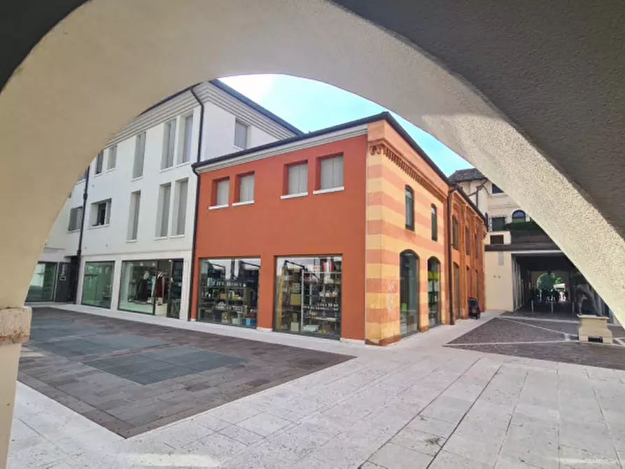 Immagine 5 di Negozio in affitto  in Piazza Giorgione a Castelfranco Veneto