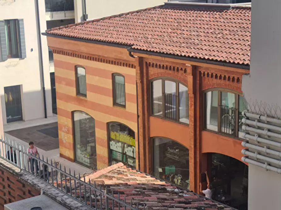 Immagine 9 di Negozio in affitto  in Piazza Giorgione a Castelfranco Veneto