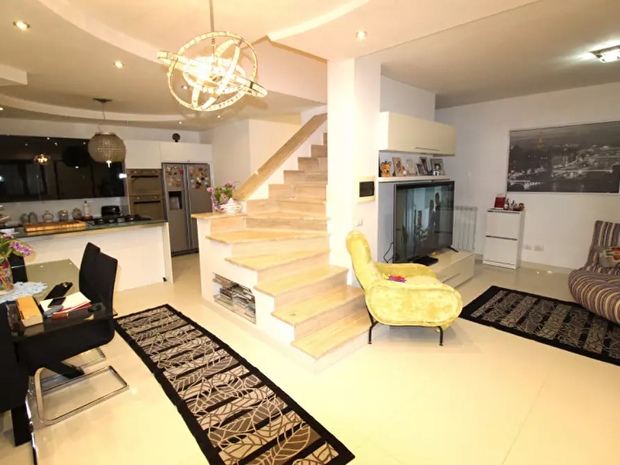 Immagine 1 di Villa in vendita  in Via Narcao a Roma