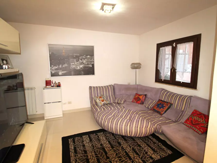 Immagine 3 di Villa in vendita  in Via Narcao a Roma