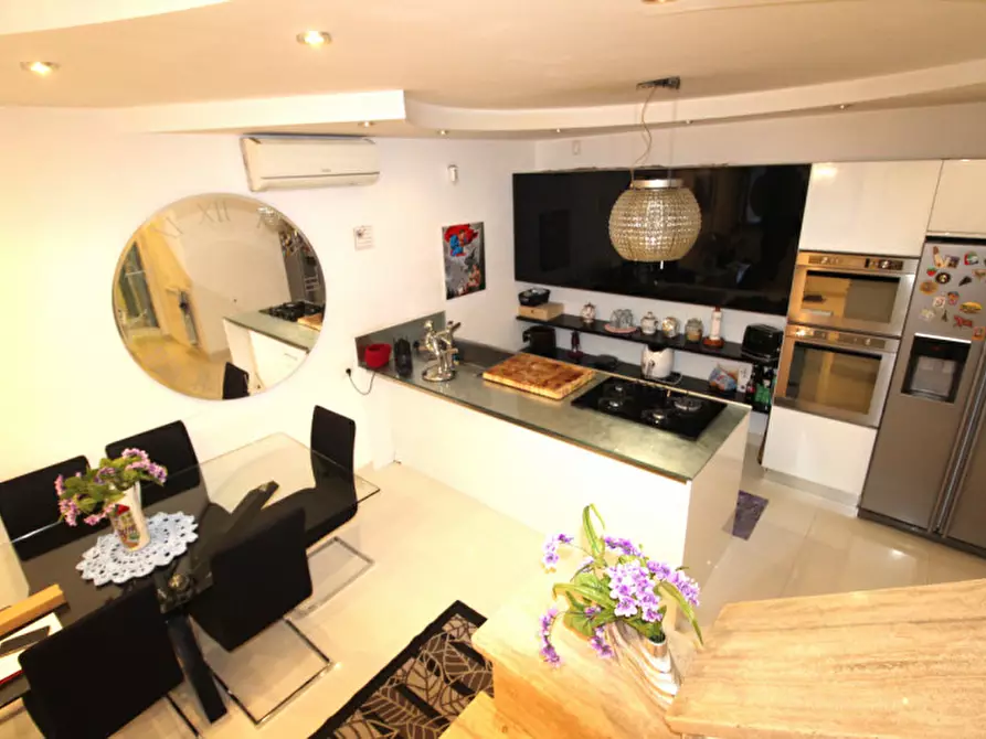 Immagine 4 di Villa in vendita  in Via Narcao a Roma