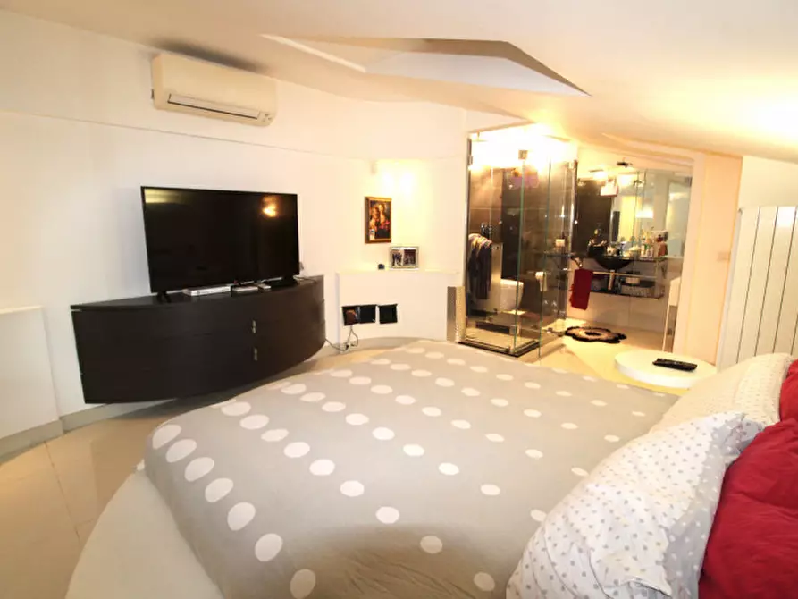 Immagine 10 di Villa in vendita  in Via Narcao a Roma