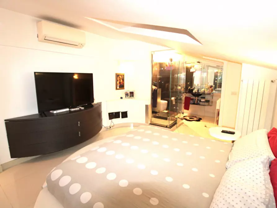 Immagine 11 di Villa in vendita  in Via Narcao a Roma