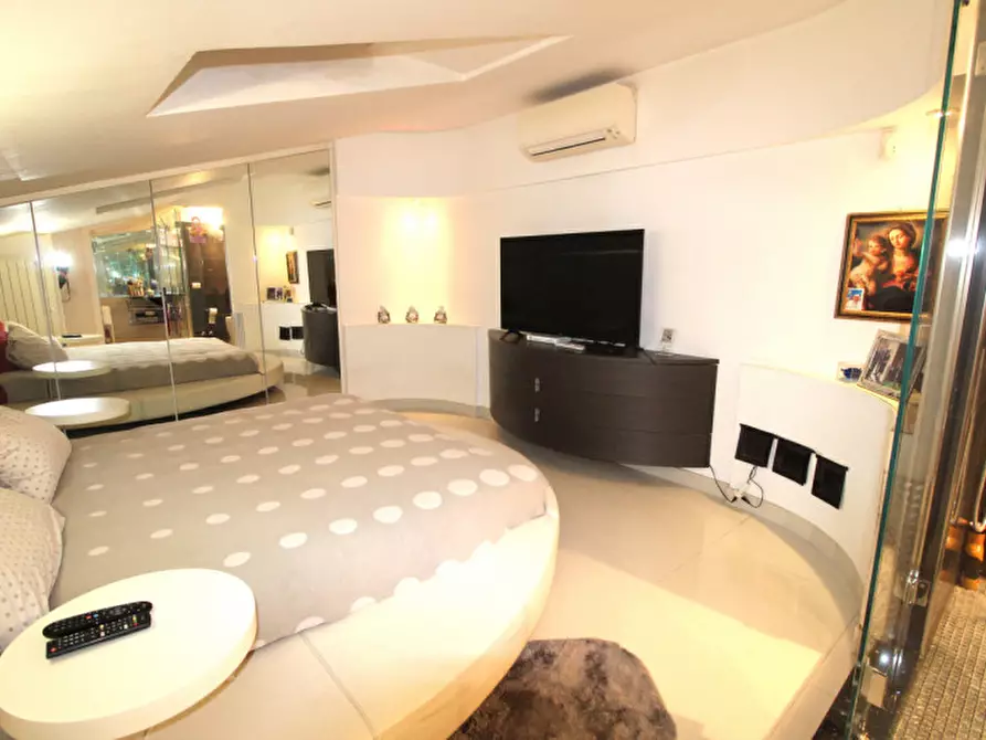 Immagine 12 di Villa in vendita  in Via Narcao a Roma