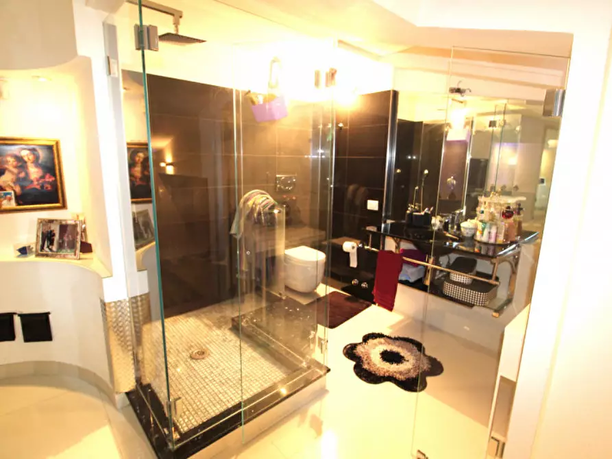 Immagine 13 di Villa in vendita  in Via Narcao a Roma