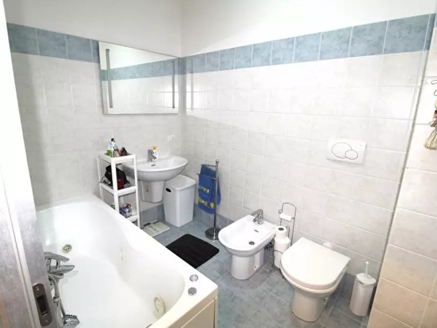 Immagine 14 di Villa in vendita  in Via Narcao a Roma