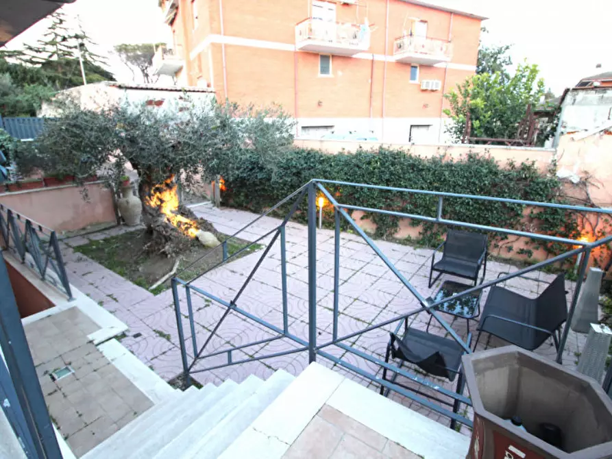 Immagine 21 di Villa in vendita  in Via Narcao a Roma