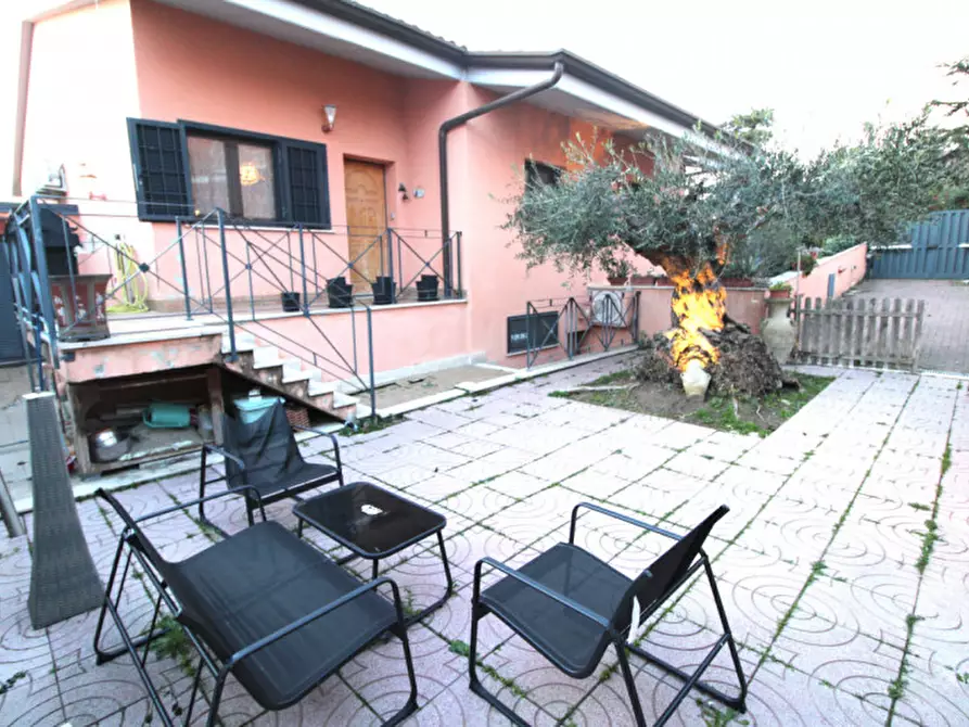Immagine 22 di Villa in vendita  in Via Narcao a Roma