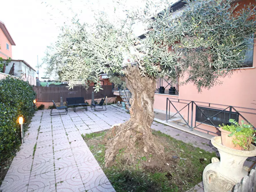 Immagine 26 di Villa in vendita  in Via Narcao a Roma