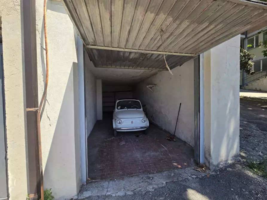 Immagine 3 di Garage in vendita  in Via del Salice, 4 a Terni