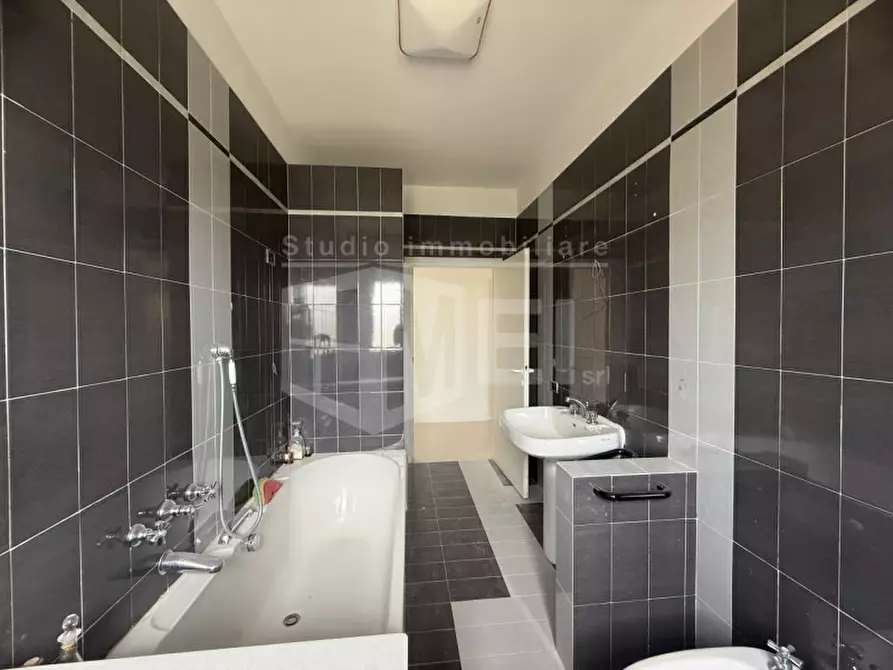 Immagine 15 di Appartamento in vendita  in Via Alessandro Volta a Cecina