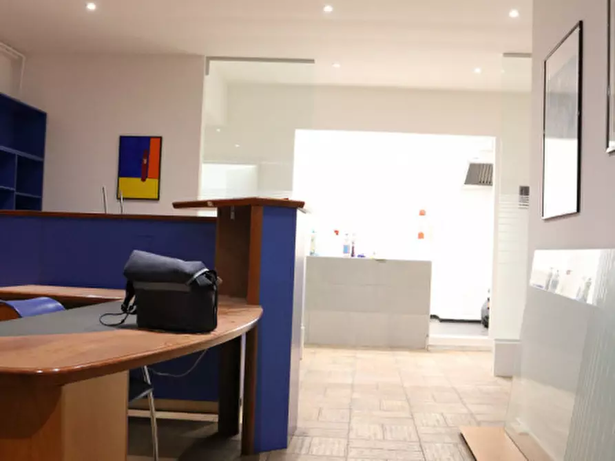 Immagine 5 di Negozio in vendita  in Meinhardstraße - Via Mainardo a Merano .Meran.