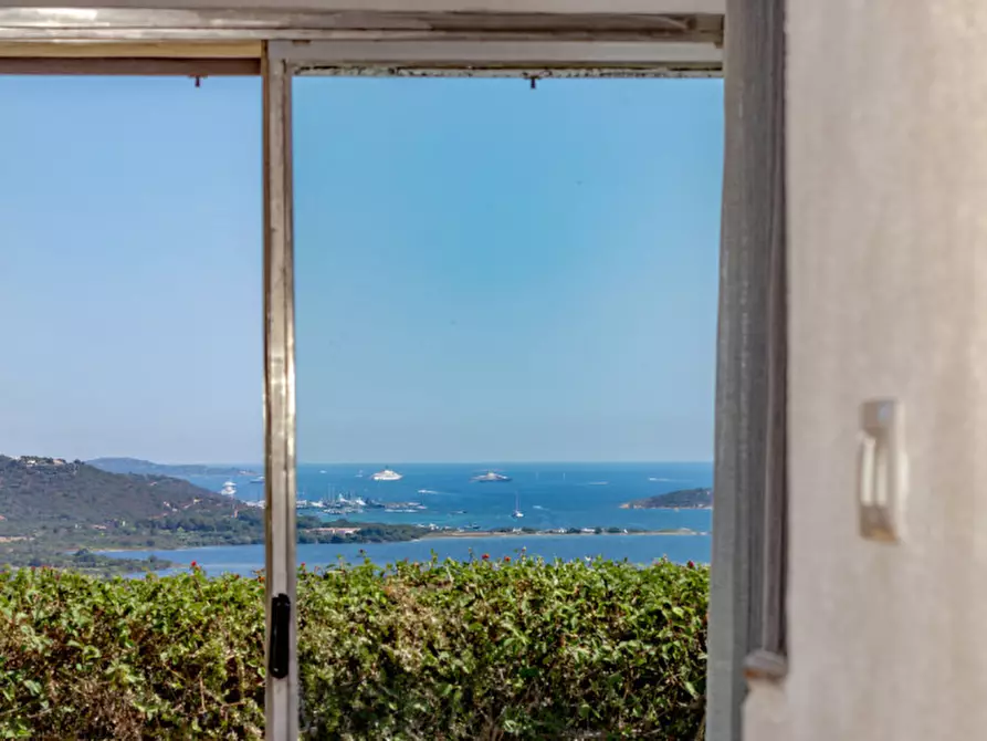 Immagine 1 di Villa in vendita  in Via Cugnana a Olbia