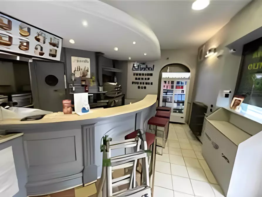 Immagine 2 di Attività commerciale in vendita  in Via Nazionale, 44 a Calco