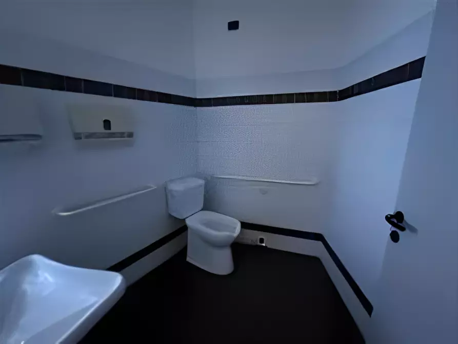 Immagine 6 di Attività commerciale in vendita  in Via Nazionale, 44 a Calco