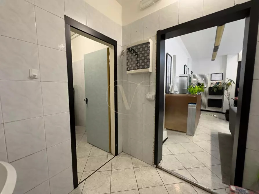 Immagine 1 di Negozio in vendita  in Via Tommaso Temanza a Padova