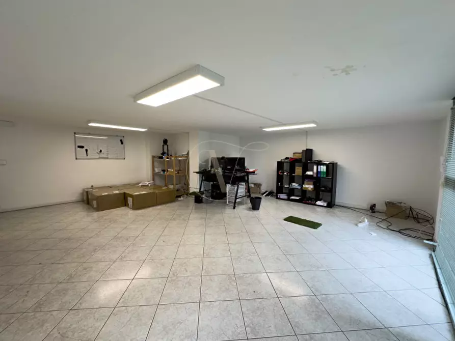 Immagine 9 di Negozio in vendita  in Via Tommaso Temanza a Padova