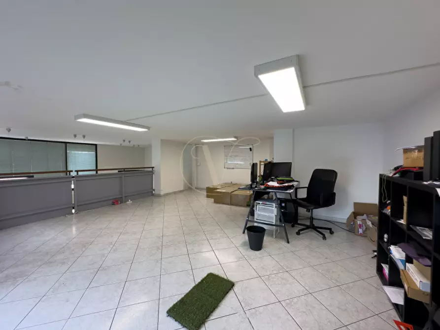 Immagine 10 di Negozio in vendita  in Via Tommaso Temanza a Padova