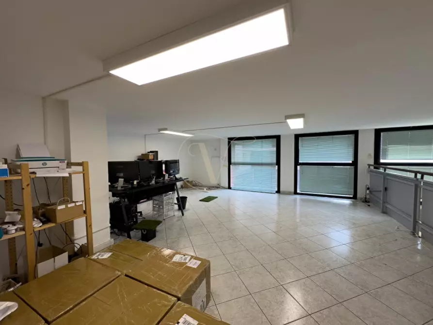 Immagine 13 di Negozio in vendita  in Via Tommaso Temanza a Padova