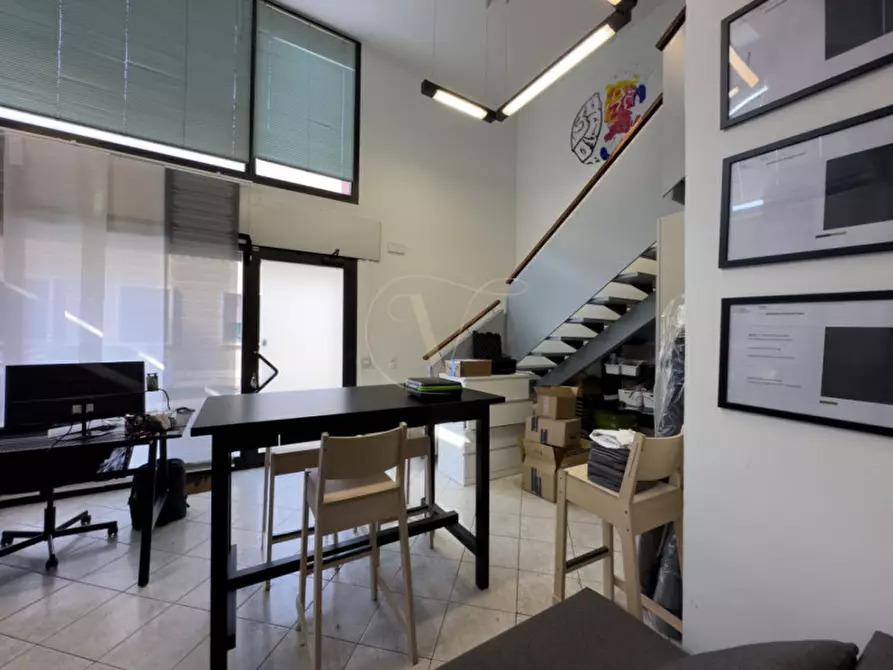 Immagine 16 di Negozio in vendita  in Via Tommaso Temanza a Padova