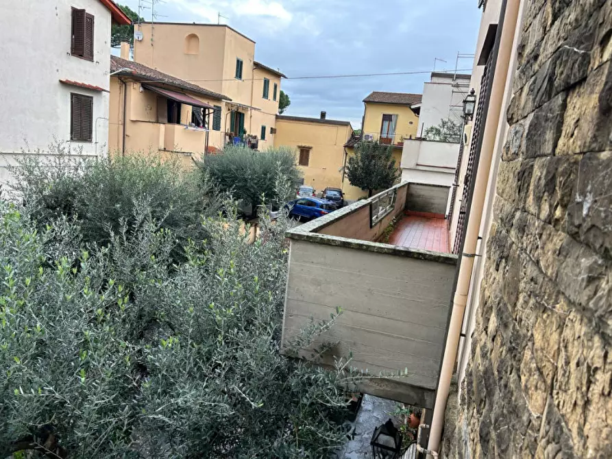 Immagine 1 di Casa indipendente in vendita  in VIA CASTROCANE a Lastra A Signa