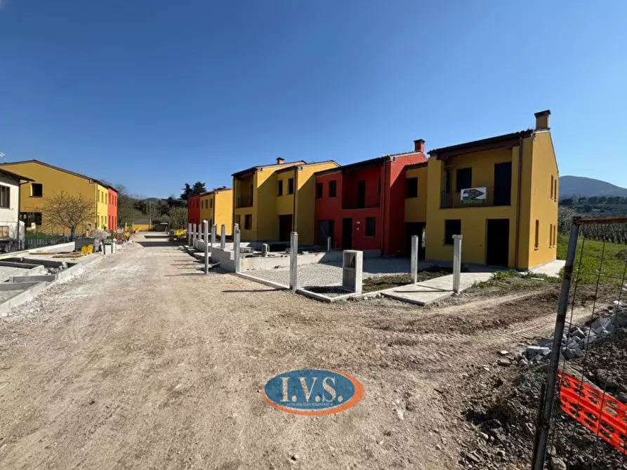 Immagine 1 di Villetta a schiera in vendita  in Piazza liberazione n. 50 a Vo