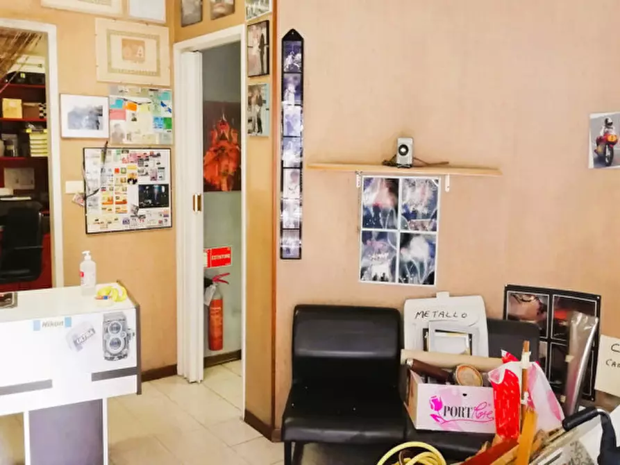 Immagine 1 di Magazzino in vendita  in Via Martiri della Libertà a San Remo